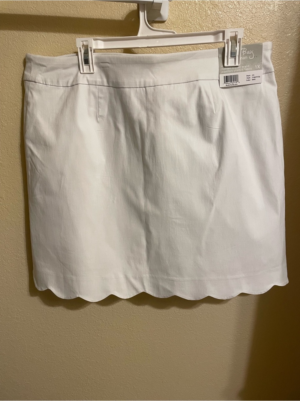 NWT White Scallop Hem Women’s Skort